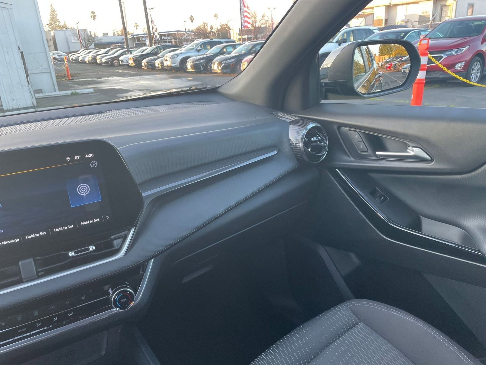 Used 2025 Chevrolet Equinox LT image 34