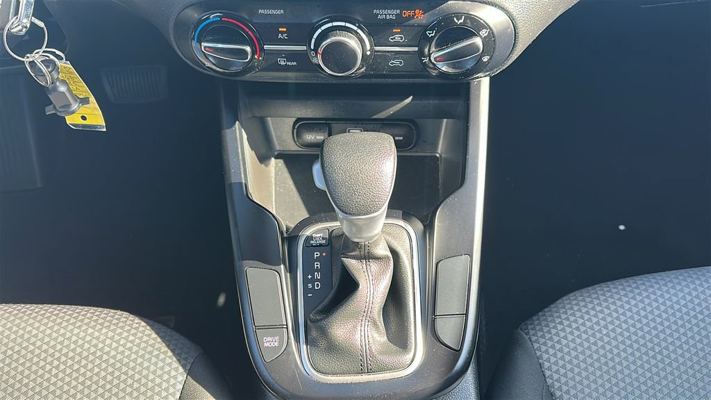 Used 2025 Kia Soul LX w/ LX Technology Package FWD image 25