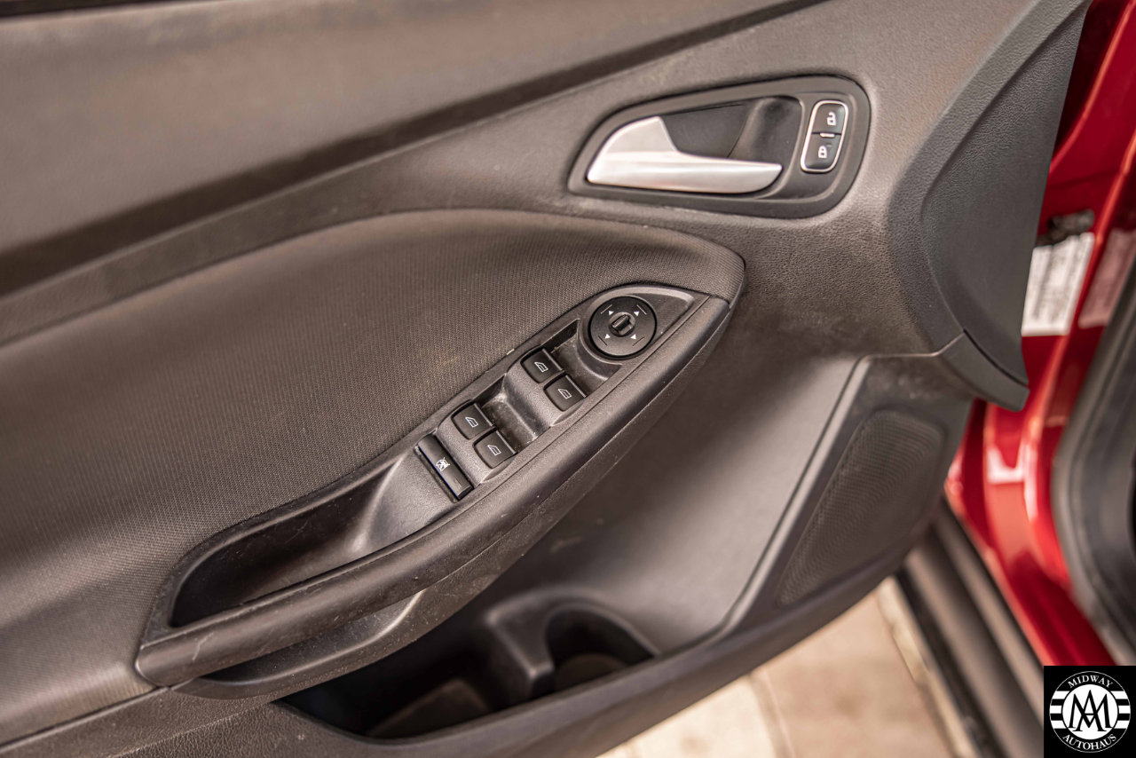 Used 2017 Ford Focus SE image 30