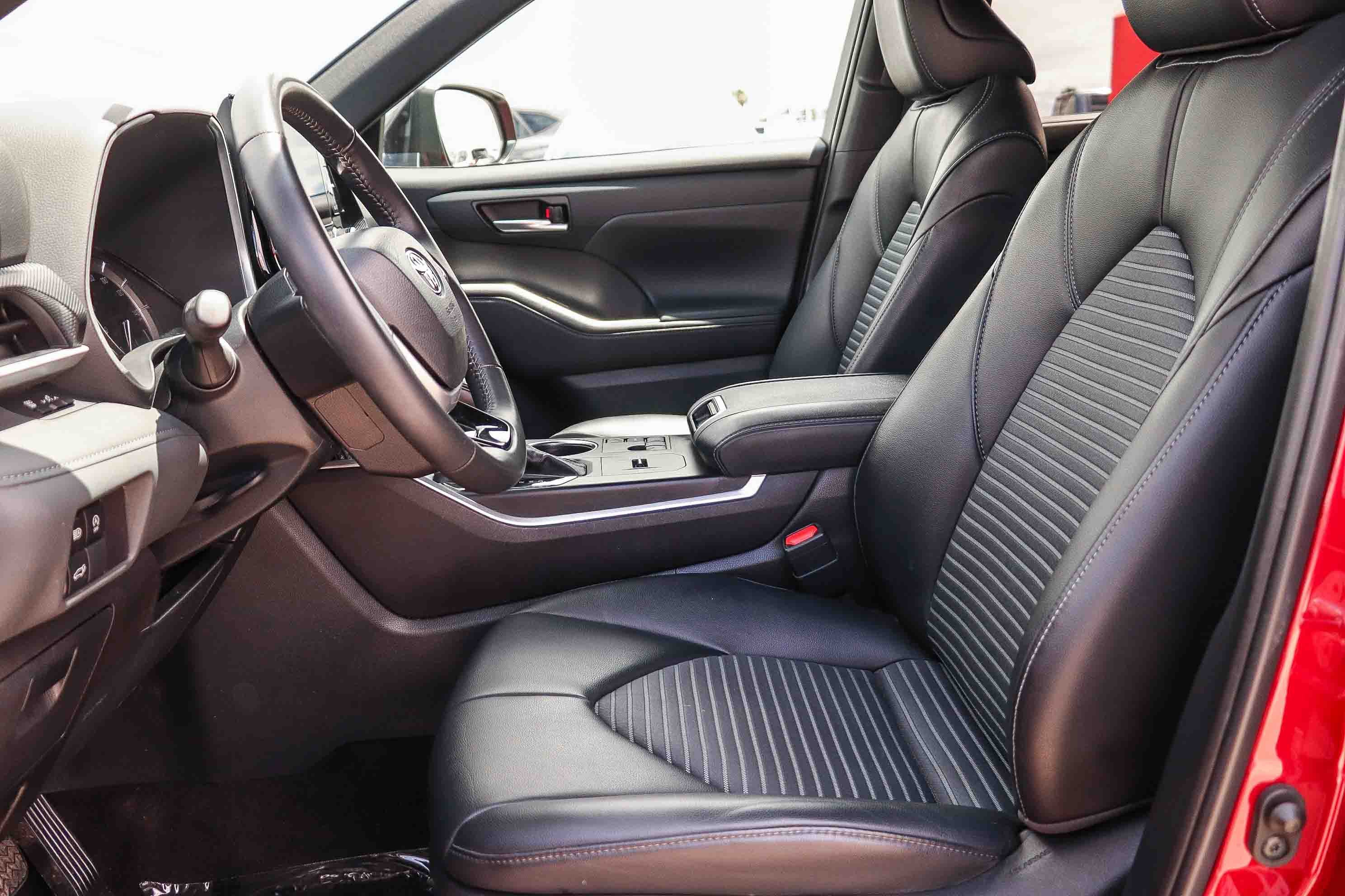 Certified 2024 Toyota Highlander XSE FWD image 18