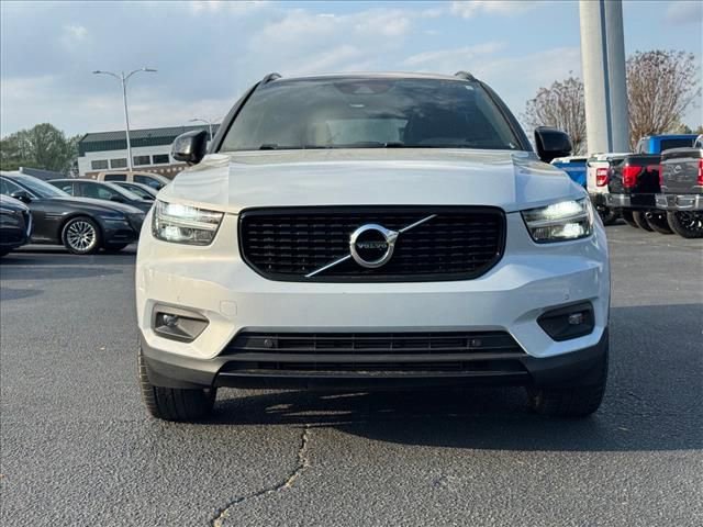 Used 2022 Volvo XC40 T4 R-Design w/ Protection Package Premier image 9