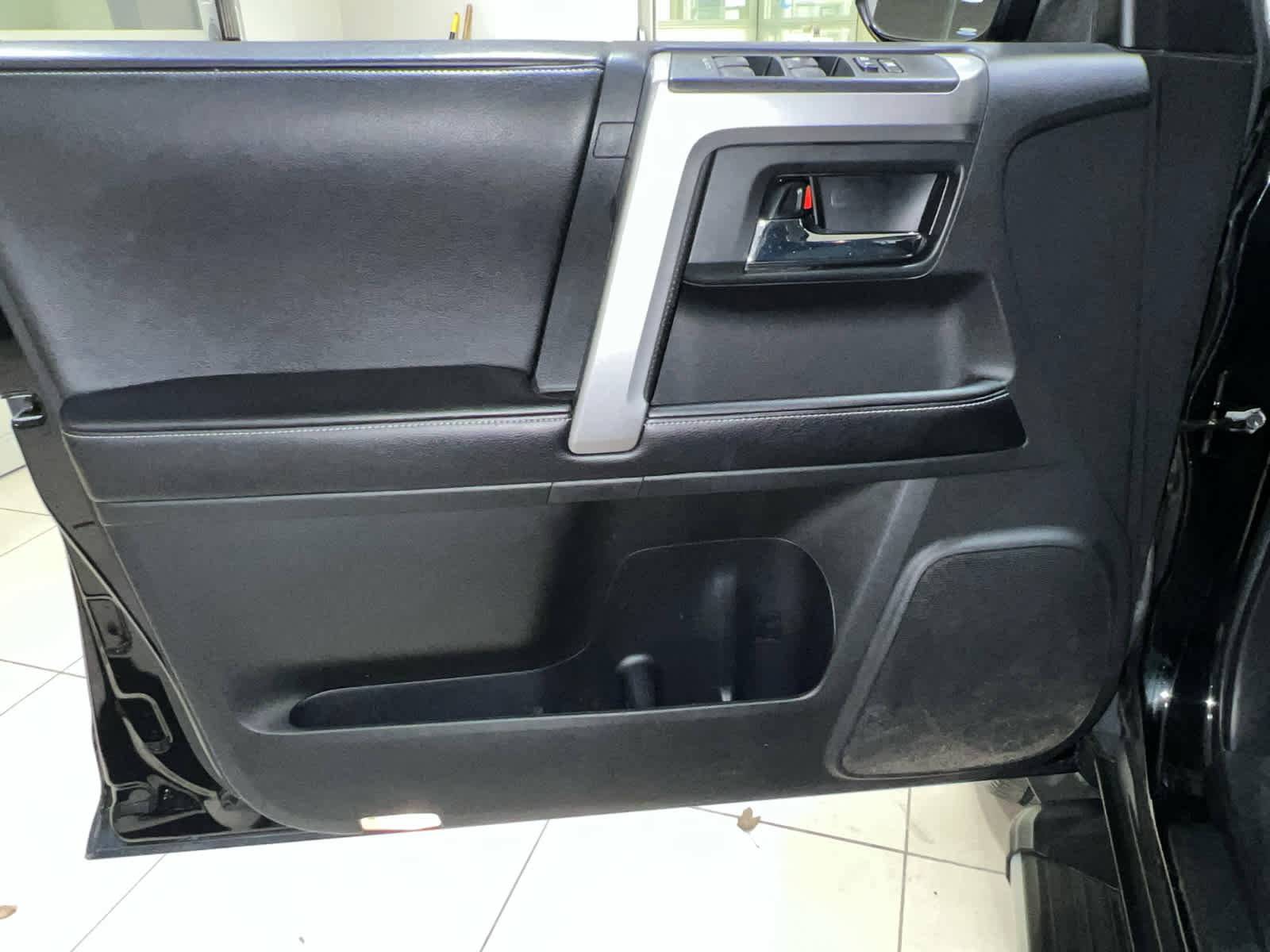 Used 2016 Toyota 4Runner SR5 Premium w/ Convenience Package image 14