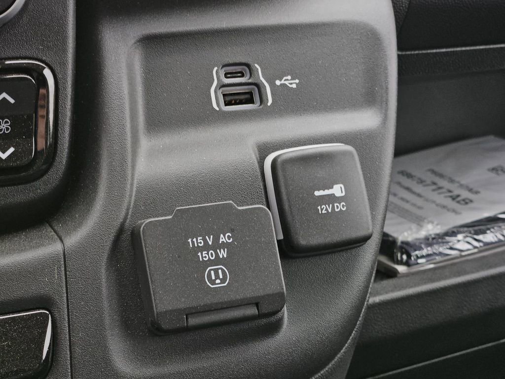 New 2025 RAM ProMaster 3500 w/ Power Group image 18