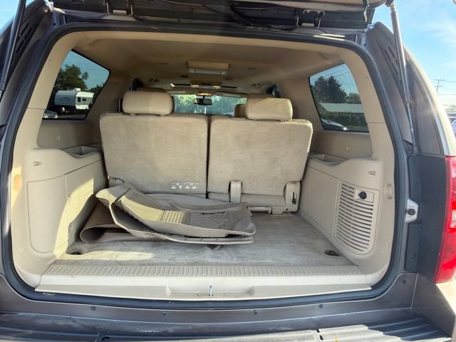 Used 2014 Chevrolet Suburban LT RWD image 8