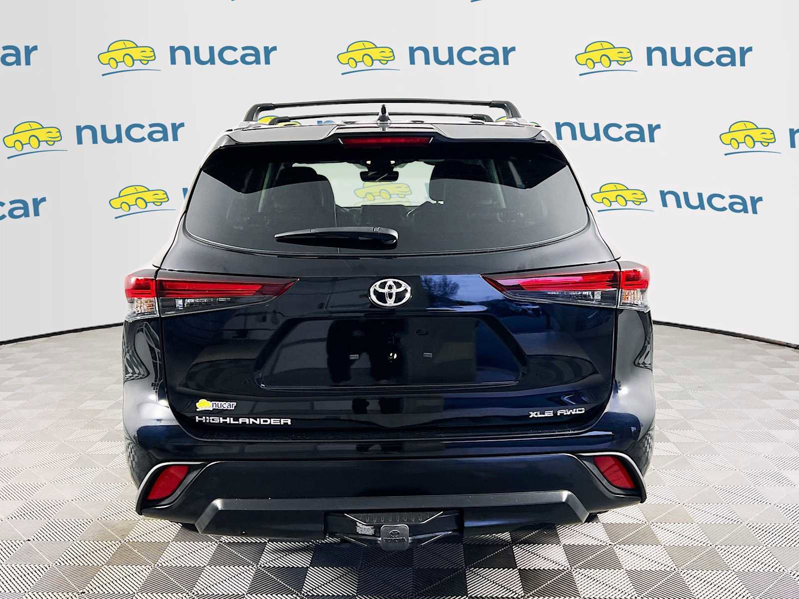 Used 2024 Toyota Highlander XLE image 6