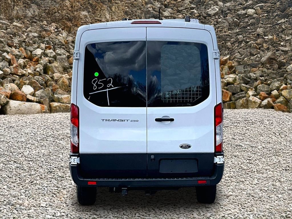 Used 2016 Ford Transit 250 130 Medium Roof RWD image 4