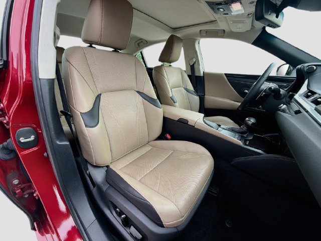 Used 2021 Lexus ES 300h Ultra Luxury w/ Accessory Package 2 FWD image 15