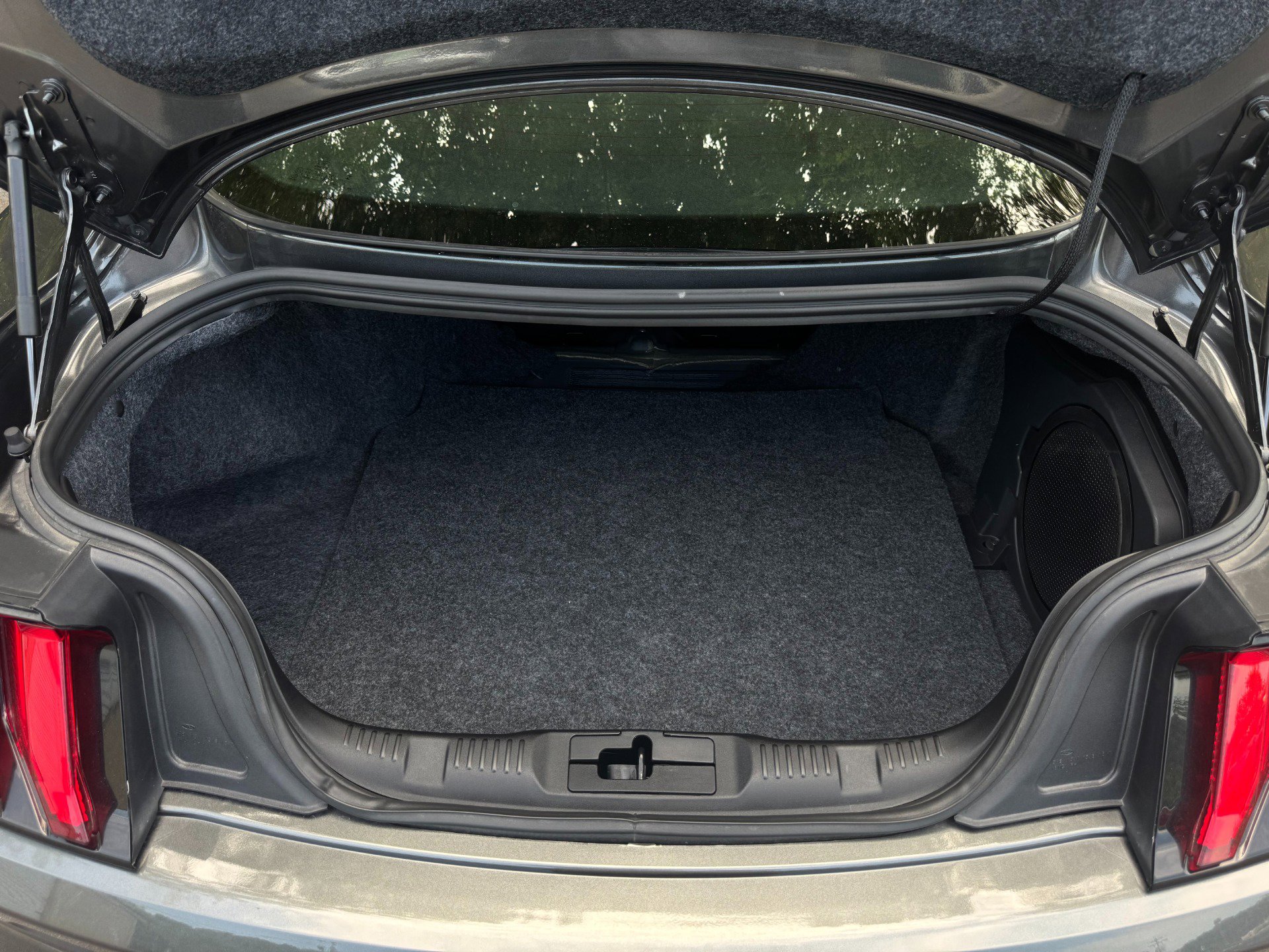 Used 2020 Ford Mustang Shelby GT500 w/ Technology Package image 39