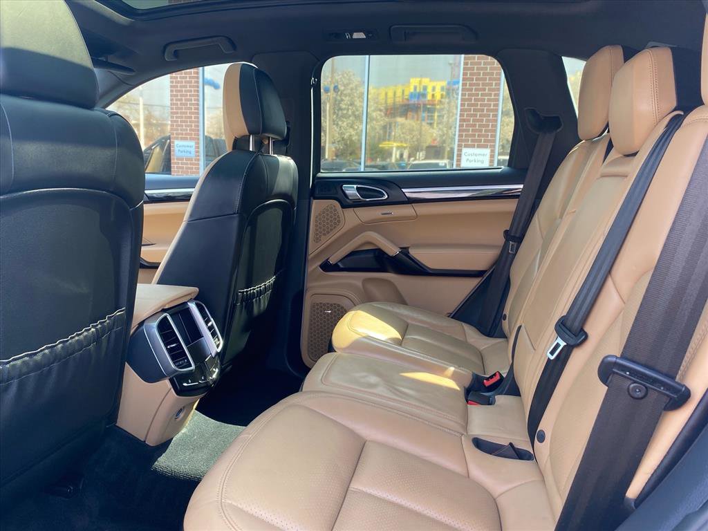 Used 2016 Porsche Cayenne S image 21