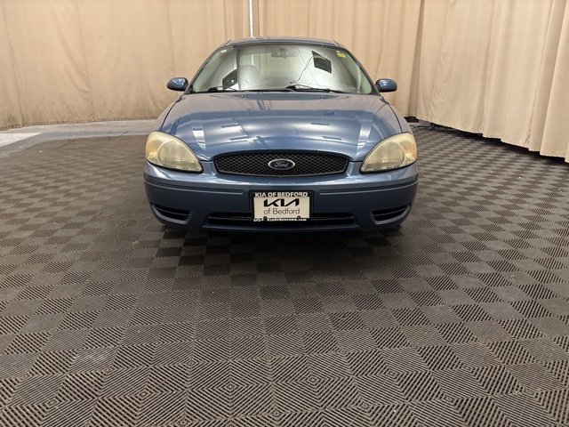 Used 2004 Ford Taurus SE image 2