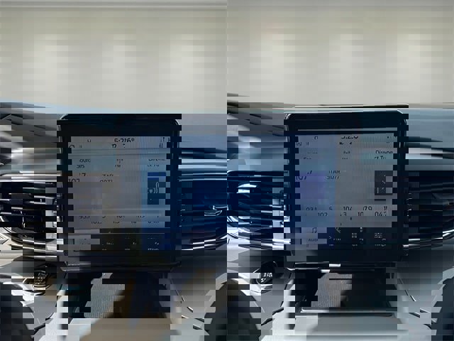 Used 2023 Ford Explorer XLT w/ Equipment Group 202A image 12