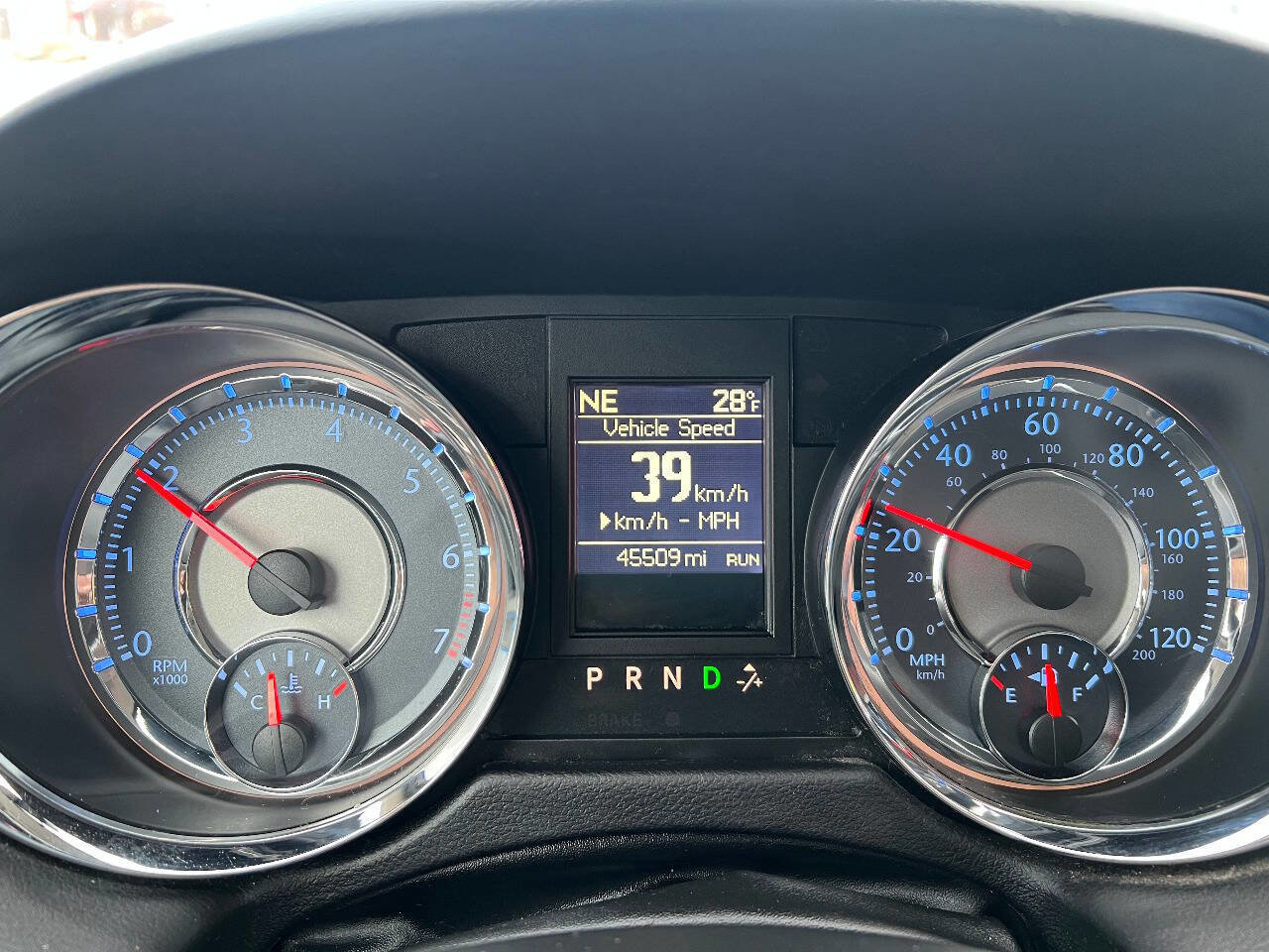 Used 2015 Chrysler Town & Country Touring w/ Driver Convenience Group image 38