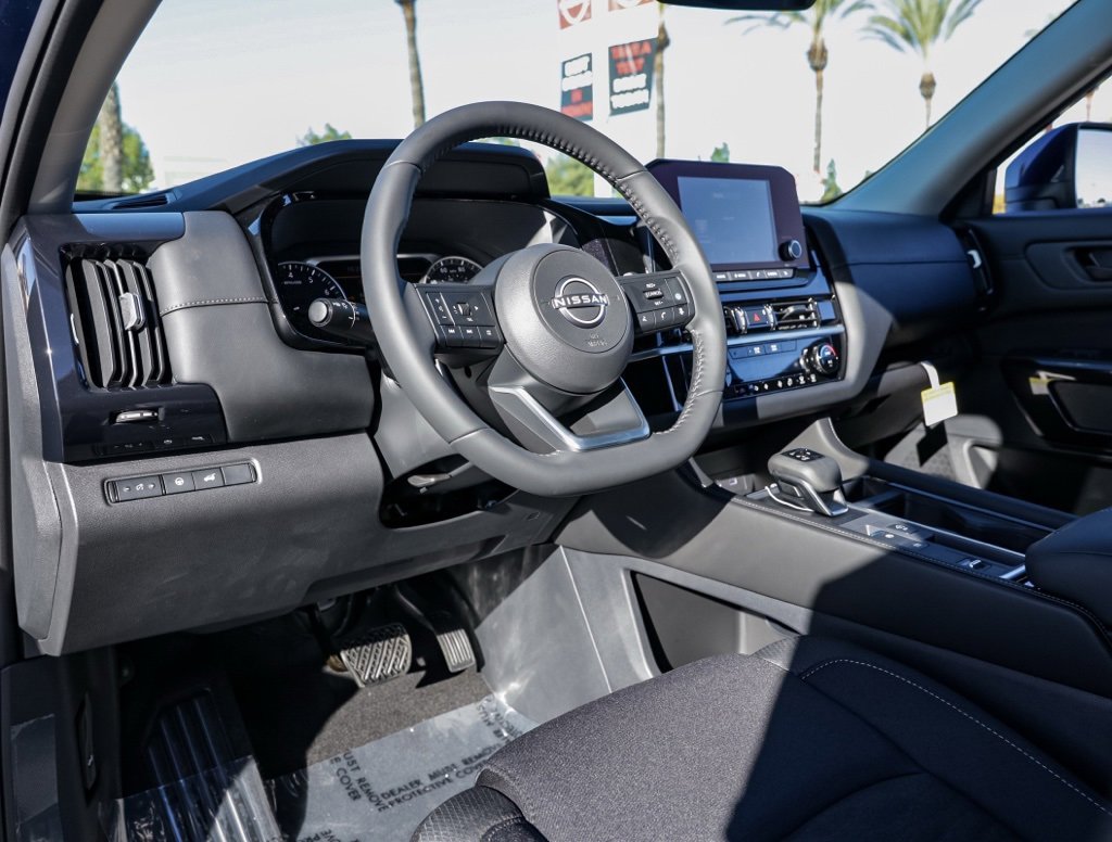 New 2025 Nissan Pathfinder SV image 16