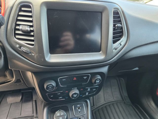 Used 2020 Jeep Compass Trailhawk AWD/4WD image 13