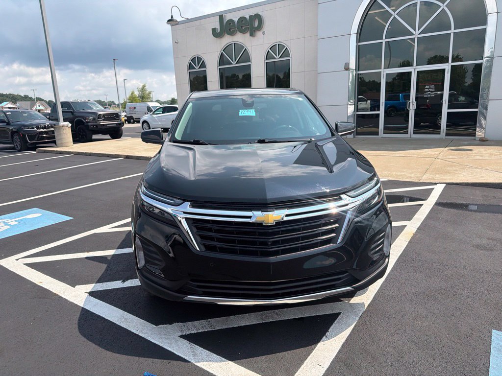 Used 2023 Chevrolet Equinox LT AWD/4WD image 3