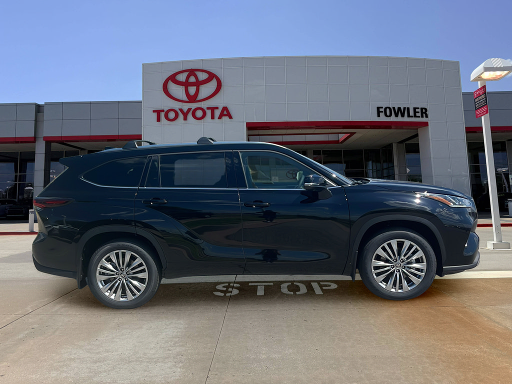 New 2026 Toyota Highlander Platinum AWD/4WD image 7
