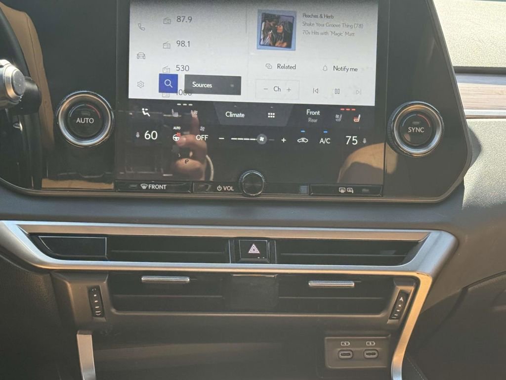 Used 2024 Lexus RX 350 Premium image 17