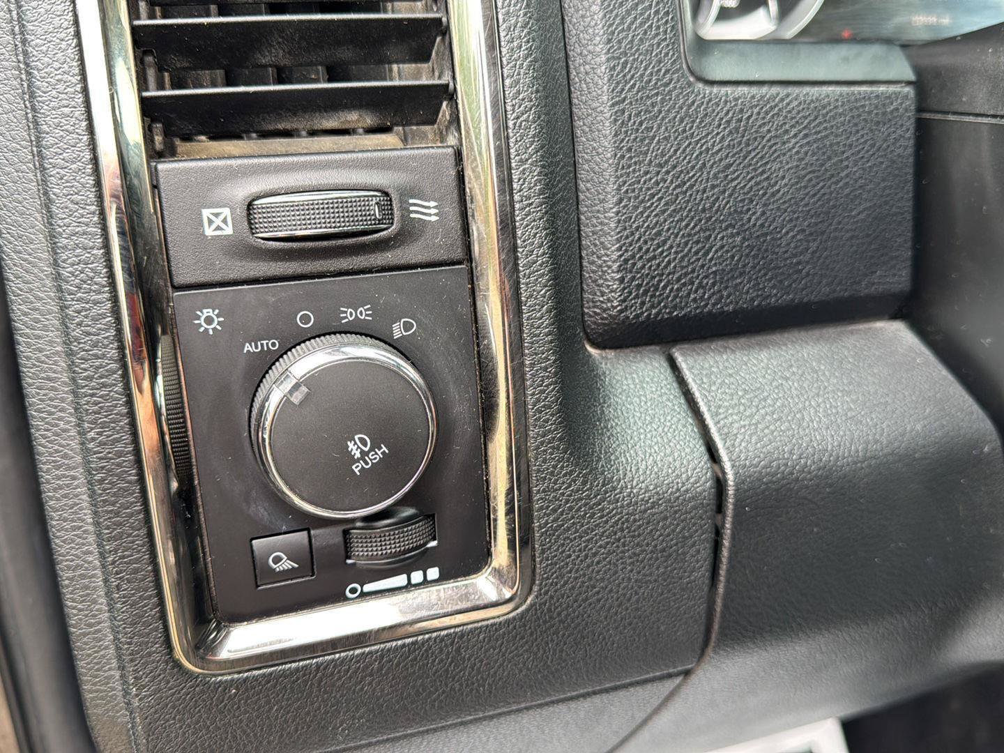 Used 2014 RAM 1500 Sport w/ Convenience Group AWD/4WD image 15