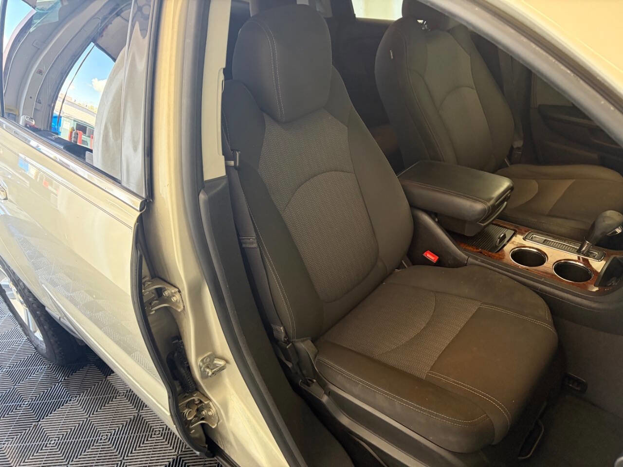Used 2014 Chevrolet Traverse LT FWD image 20