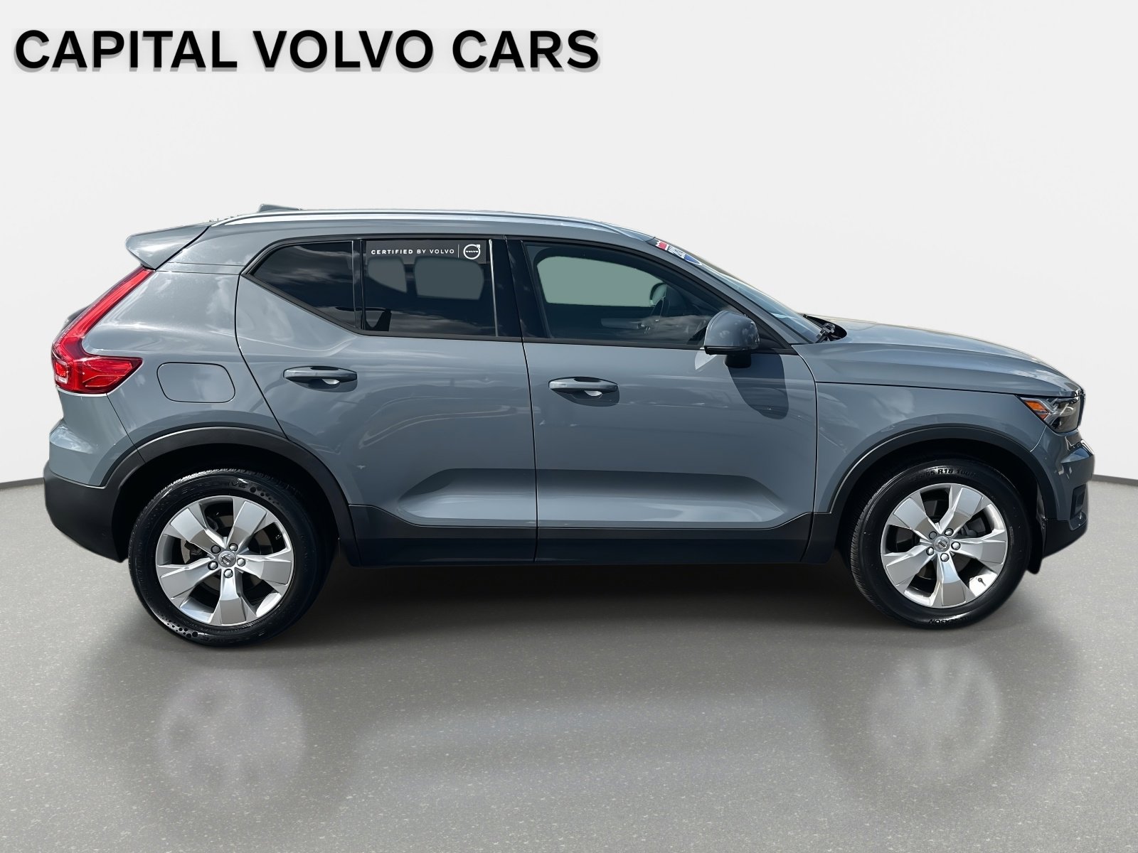 Used 2021 Volvo XC40 T5 Momentum image 4