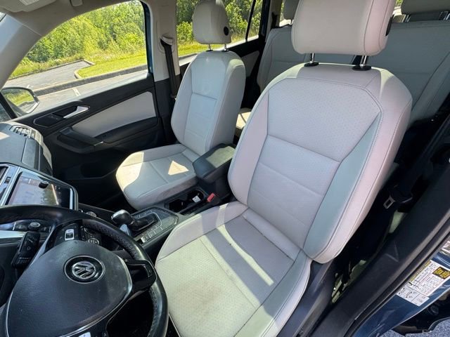 Used 2018 Volkswagen Tiguan SE w/ Panoramic Sunroof Package FWD image 9