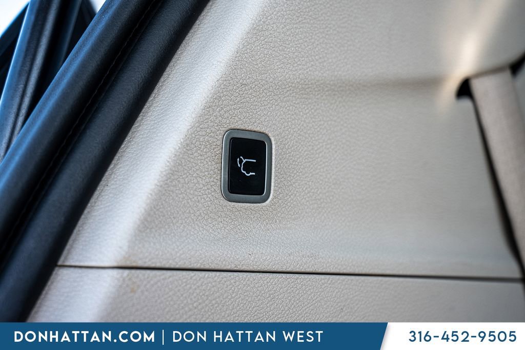 Used 2022 Chrysler Pacifica Touring-L image 35