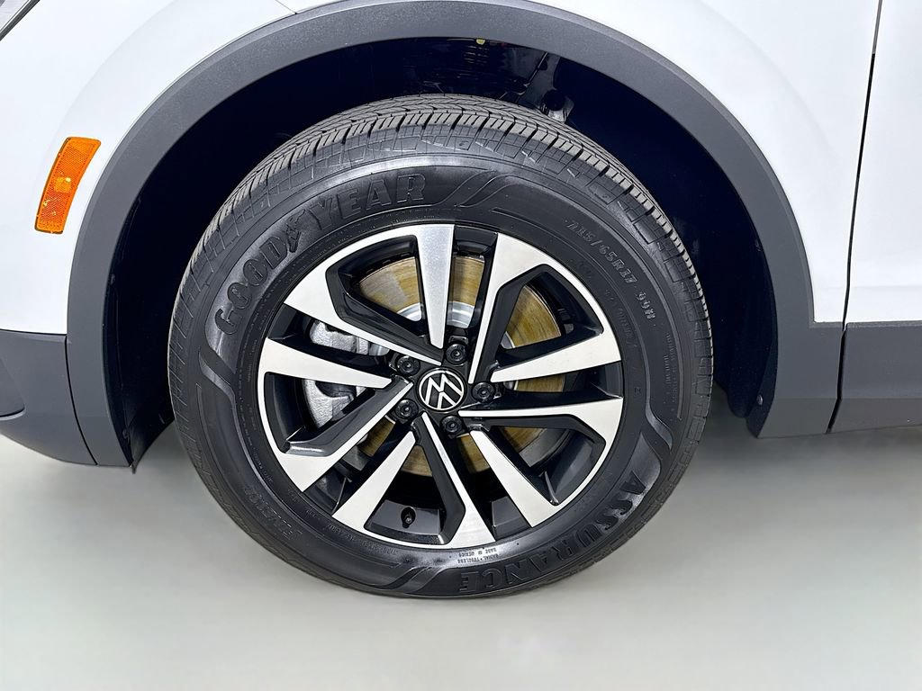 Used 2024 Volkswagen Tiguan S image 31