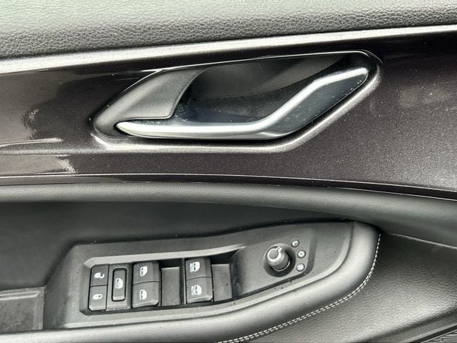 Used 2023 Jeep Grand Cherokee Laredo AWD/4WD image 16