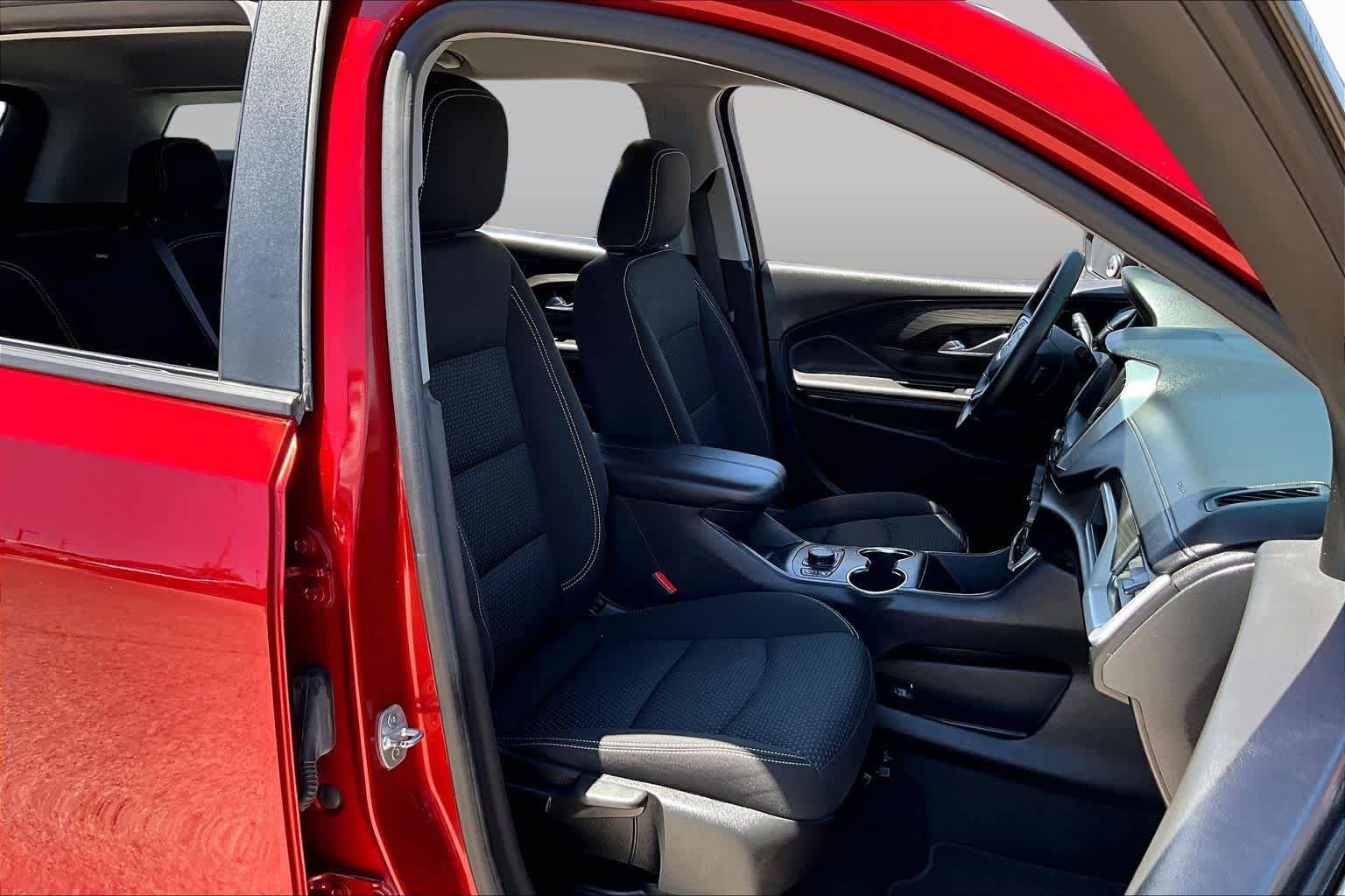 Used 2022 GMC Terrain SLE w/ Driver Convenience Package FWD image 9