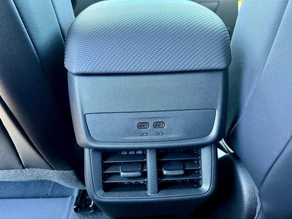 New 2026 Chevrolet Equinox LT w/ Convenience Package II AWD/4WD image 25