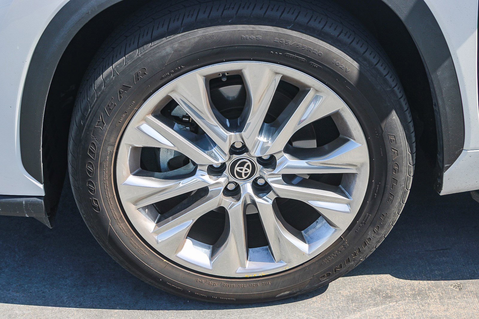 Used 2023 Toyota Highlander Limited FWD image 9