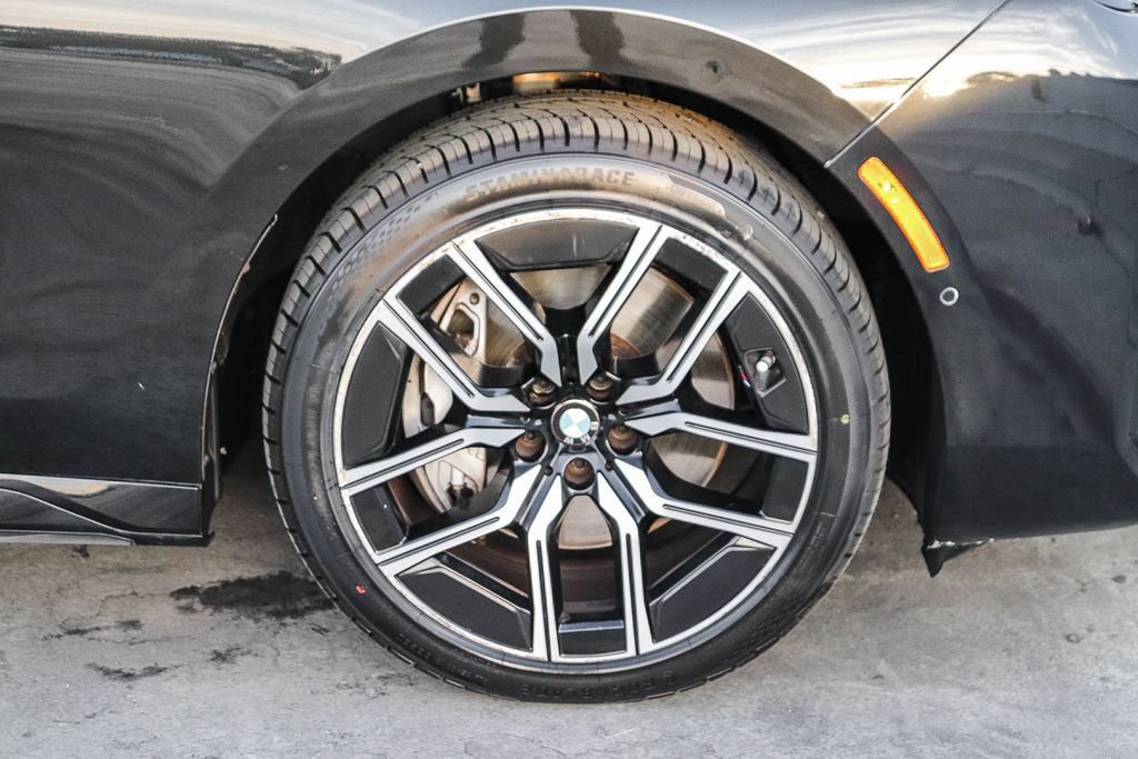 Used 2024 BMW 740i RWD image 11