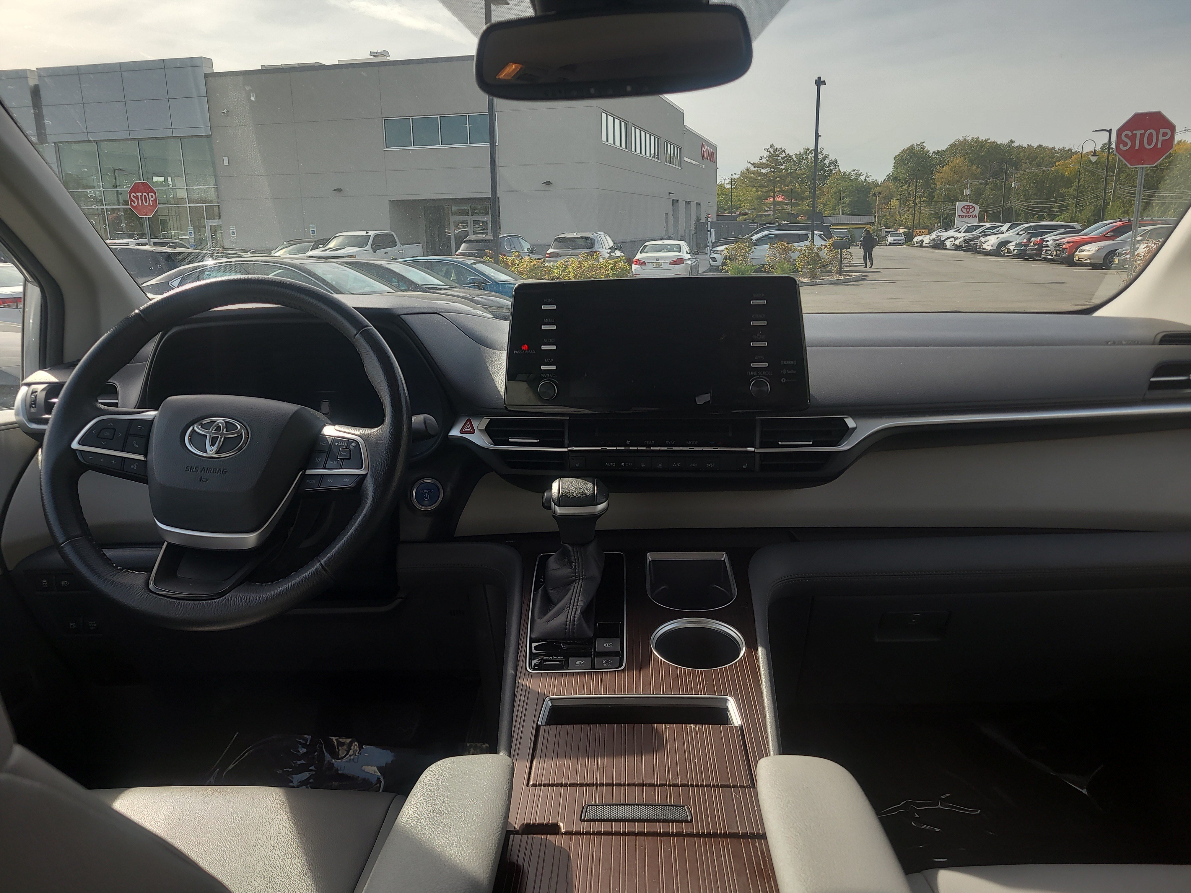 Certified 2021 Toyota Sienna XLE AWD/4WD image 18
