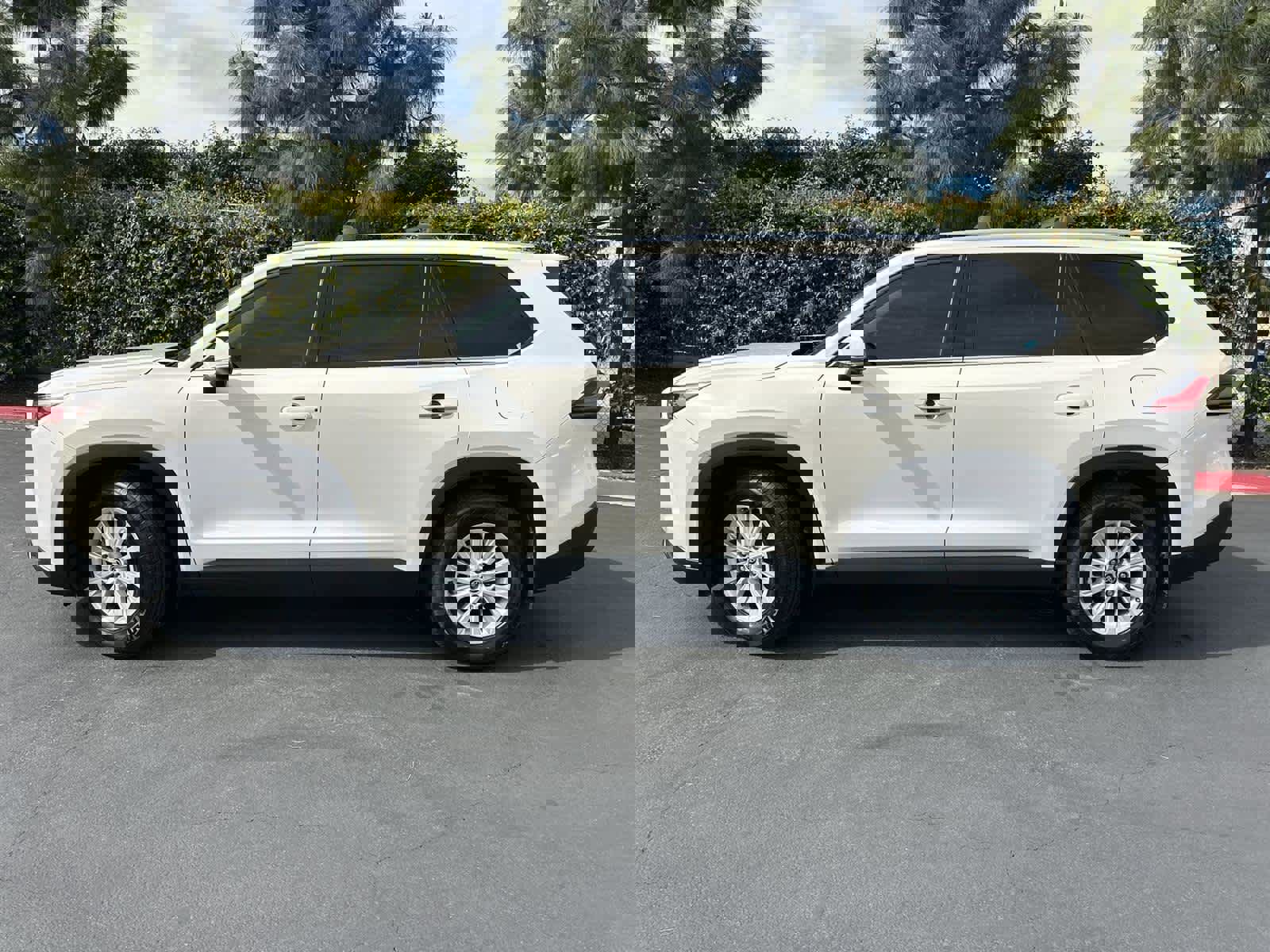 Used 2024 Toyota Grand Highlander XLE image 3