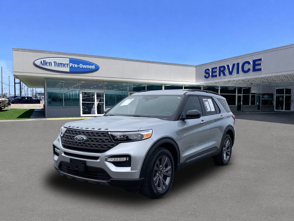 Used 2023 Ford Explorer XLT w/ Equipment Group 202A AWD/4WD image 4