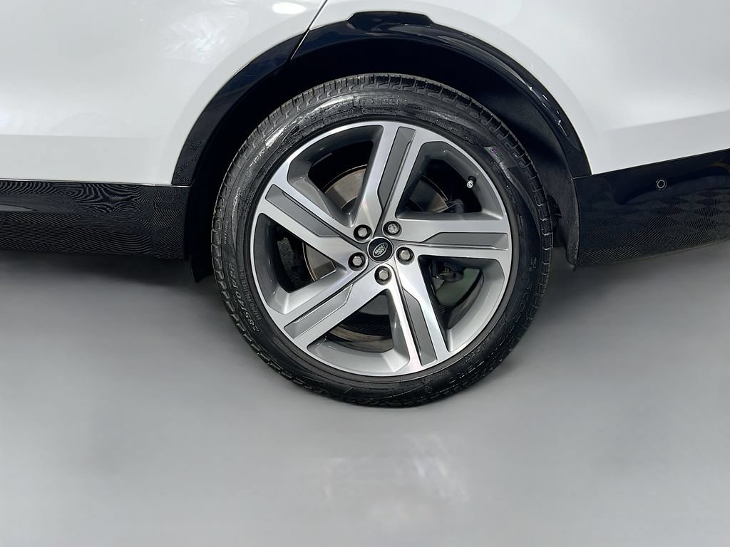 Certified 2025 Land Rover Discovery Metropolitan Edition AWD/4WD image 33