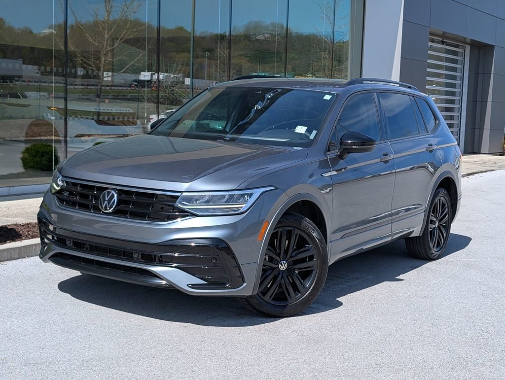 Used 2022 Volkswagen Tiguan SE R-Line image 1