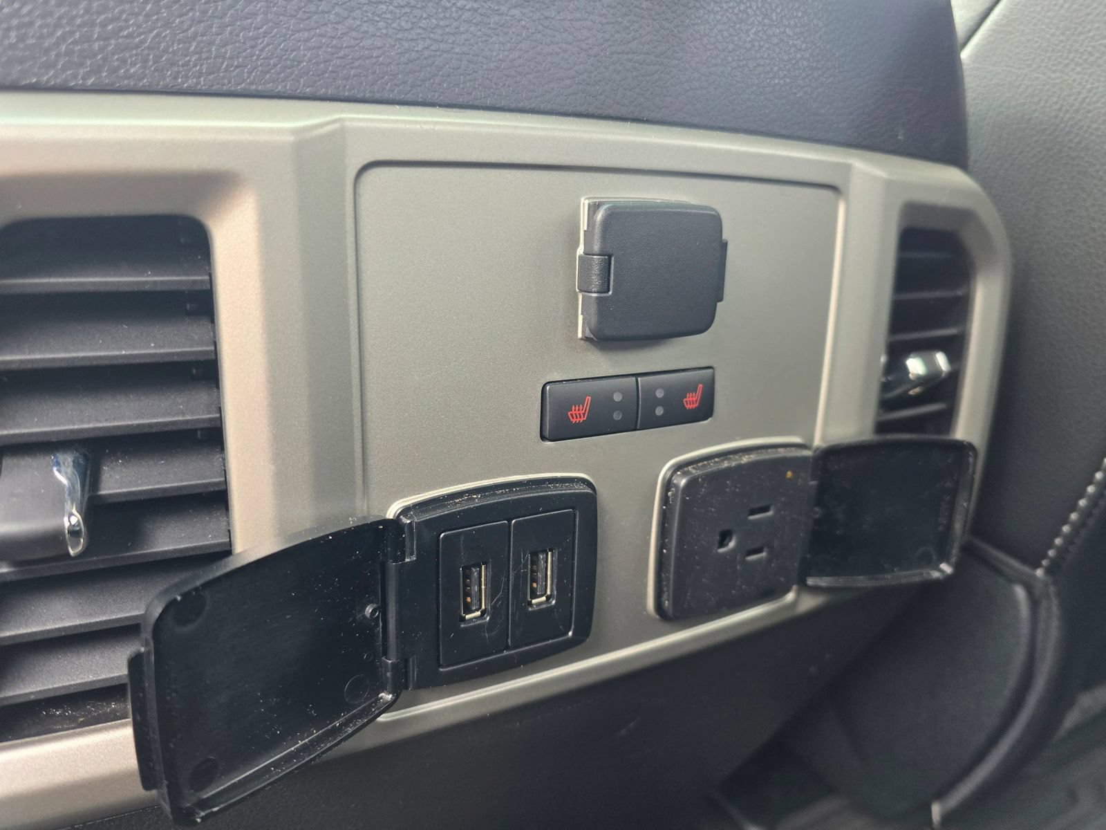 Used 2018 Ford F150 Lariat w/ Equipment Group 502A Luxury AWD/4WD image 13