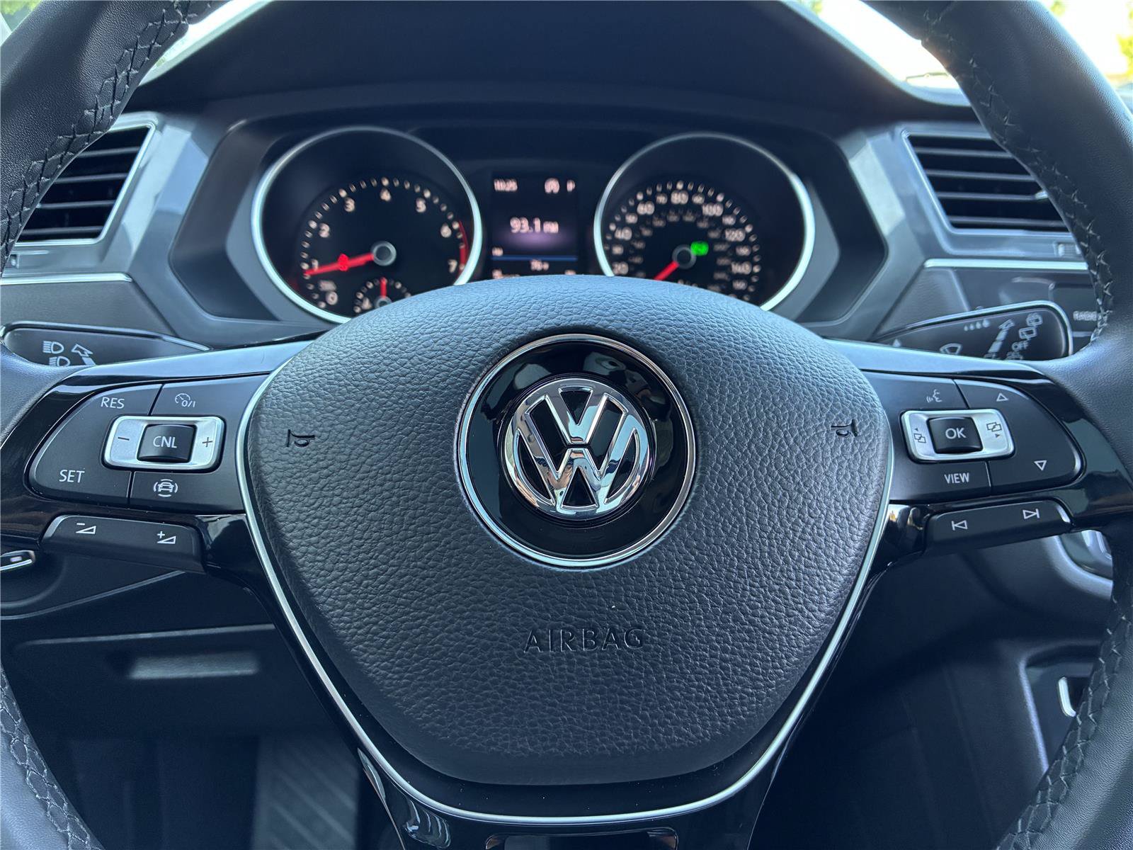 Used 2020 Volkswagen Tiguan SE FWD image 33