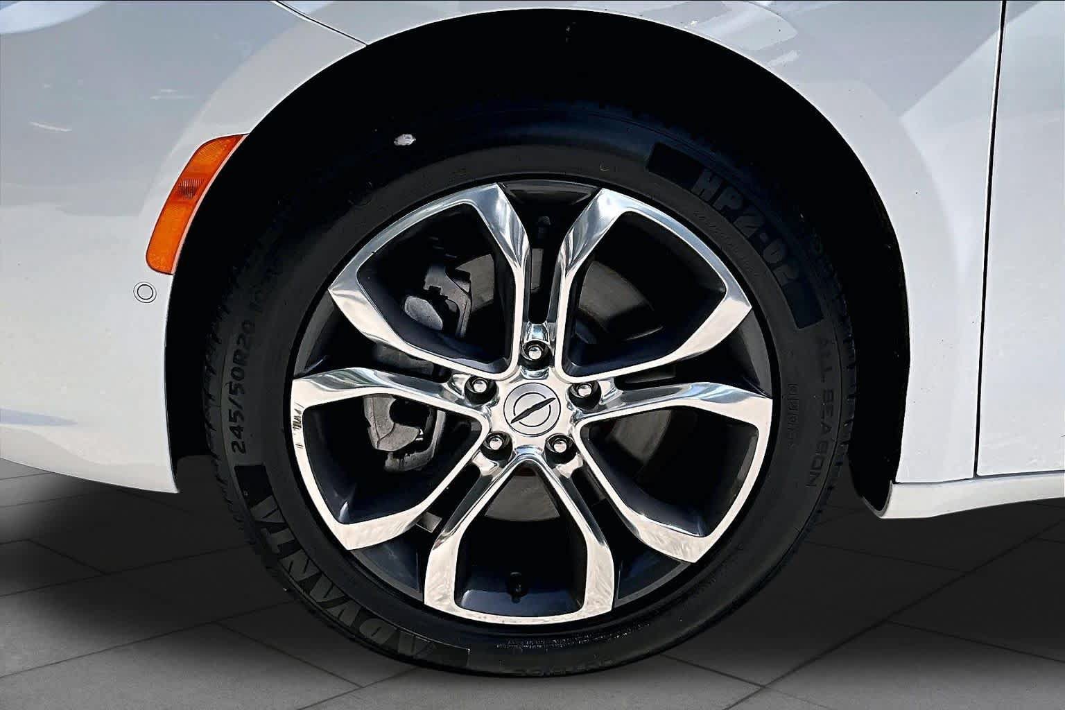 Used 2022 Chrysler Pacifica Pinnacle AWD/4WD image 11