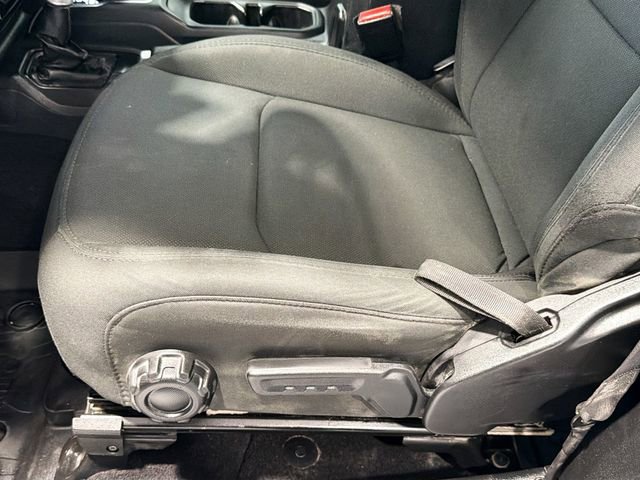 Used 2021 Jeep Wrangler Sport S image 17