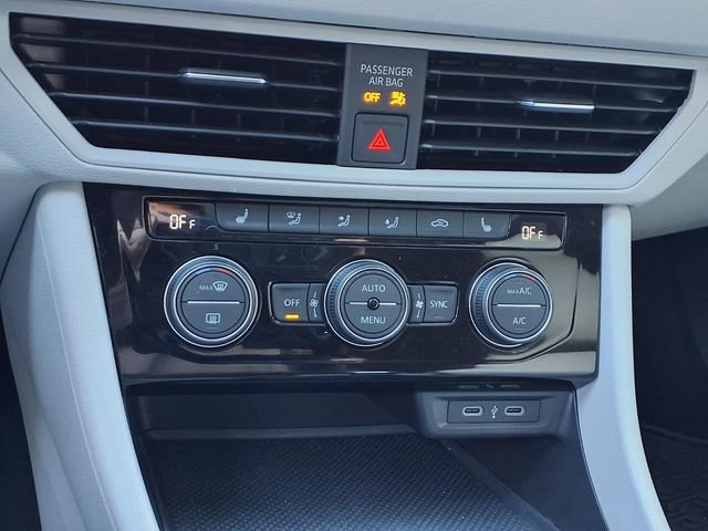 Used 2023 Volkswagen Jetta SE w/ Panoramic Sunroof Package FWD image 6