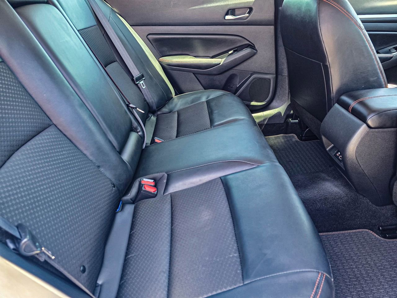 Used 2025 Nissan Altima 2.5 SR FWD image 35