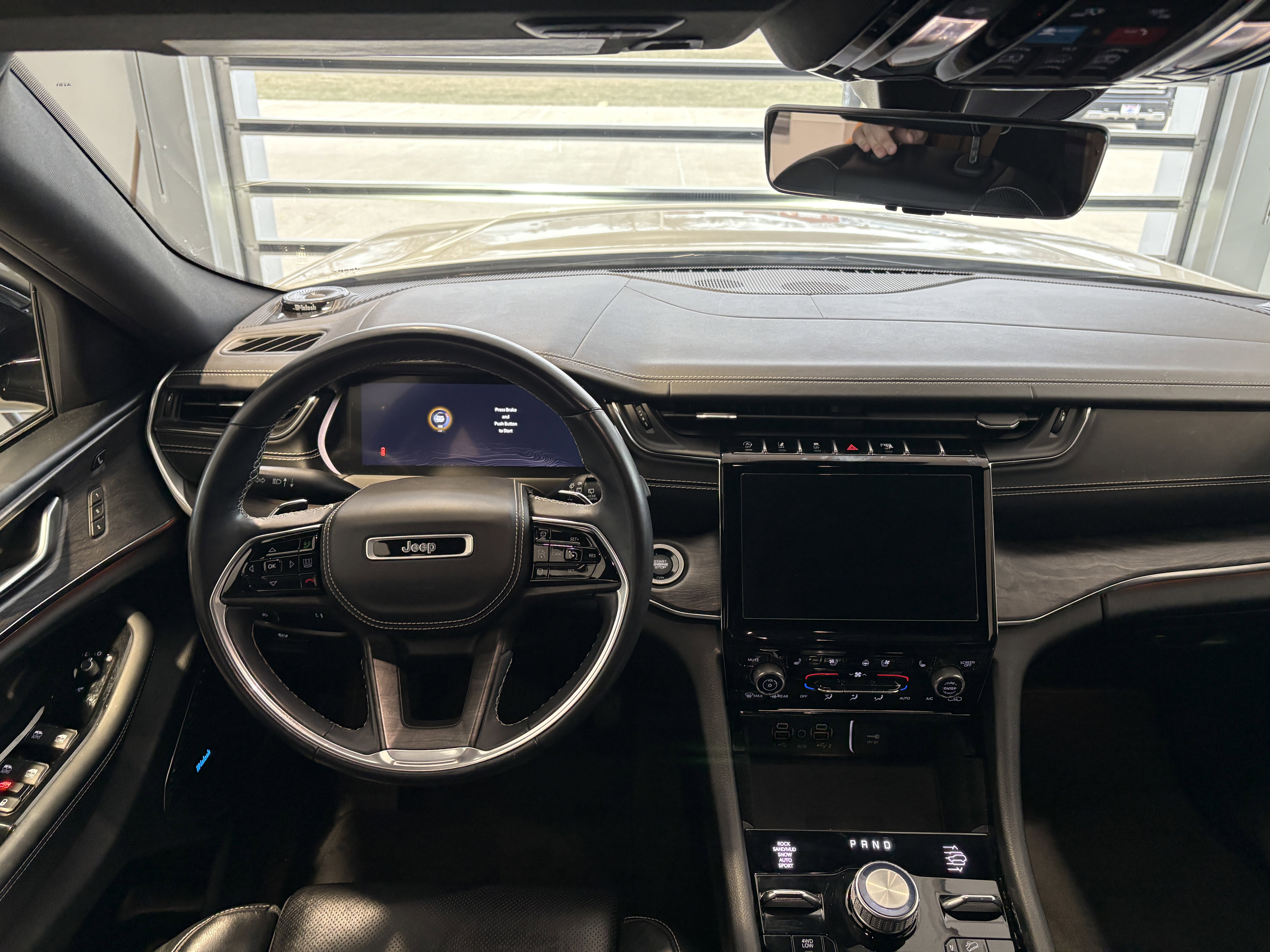 Used 2022 Jeep Grand Cherokee L Overland w/ Luxury Tech Group IV image 11