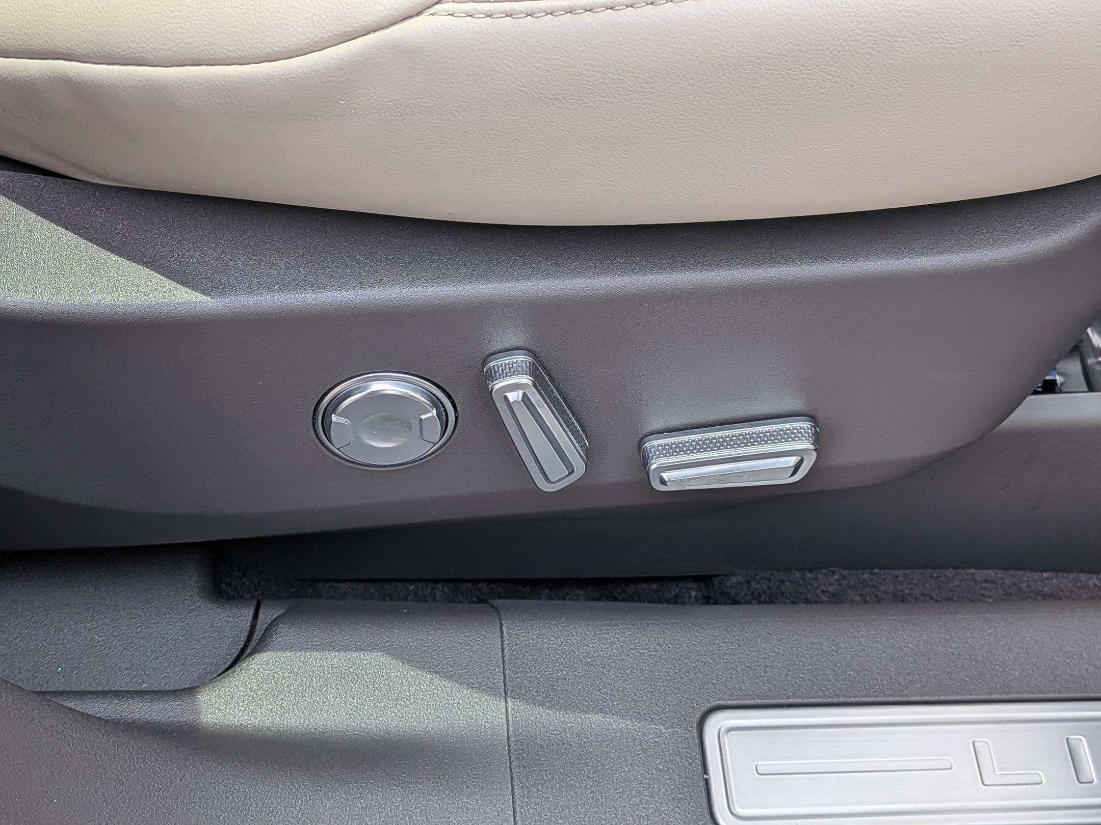Used 2025 Lincoln Nautilus Reserve AWD/4WD image 35