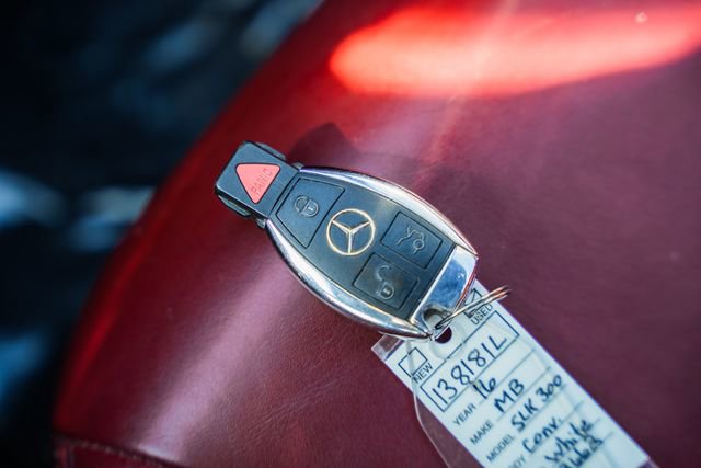 Used 2016 Mercedes-Benz SLK 300 image 40