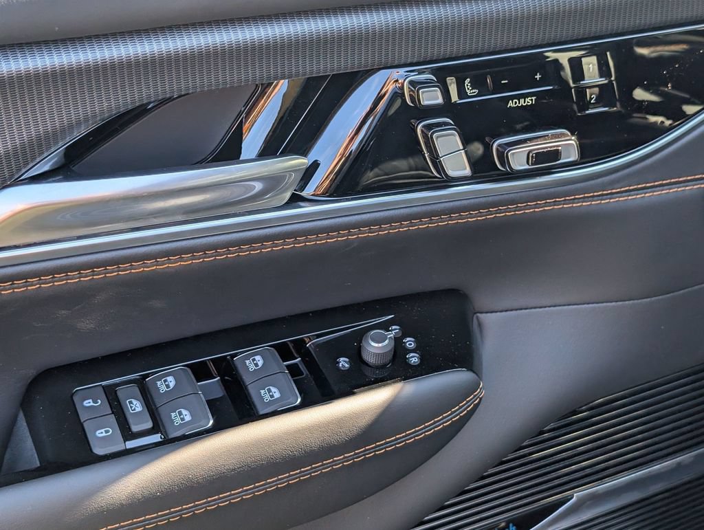 New 2026 Jeep Grand Wagoneer L Summit AWD/4WD image 10