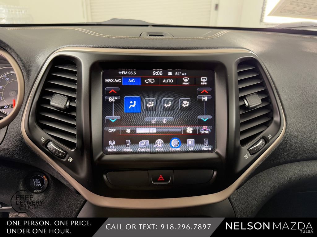 Used 2016 Jeep Cherokee Limited image 29