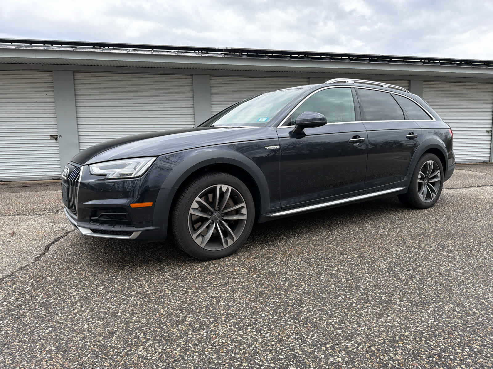 Used 2017 Audi A4 2.0T allroad Premium Plus w/ Technology Package AWD/4WD image 2