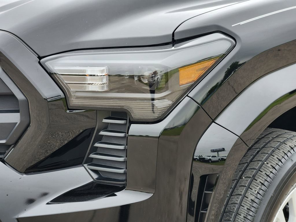 Used 2025 Toyota Tacoma SR5 AWD/4WD image 8